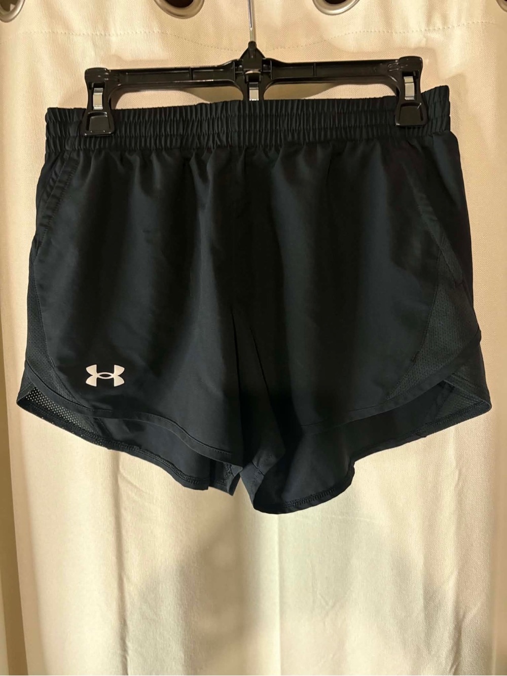 Under Armour Women’s Athletic Summer Gym Black Running Shorts size small